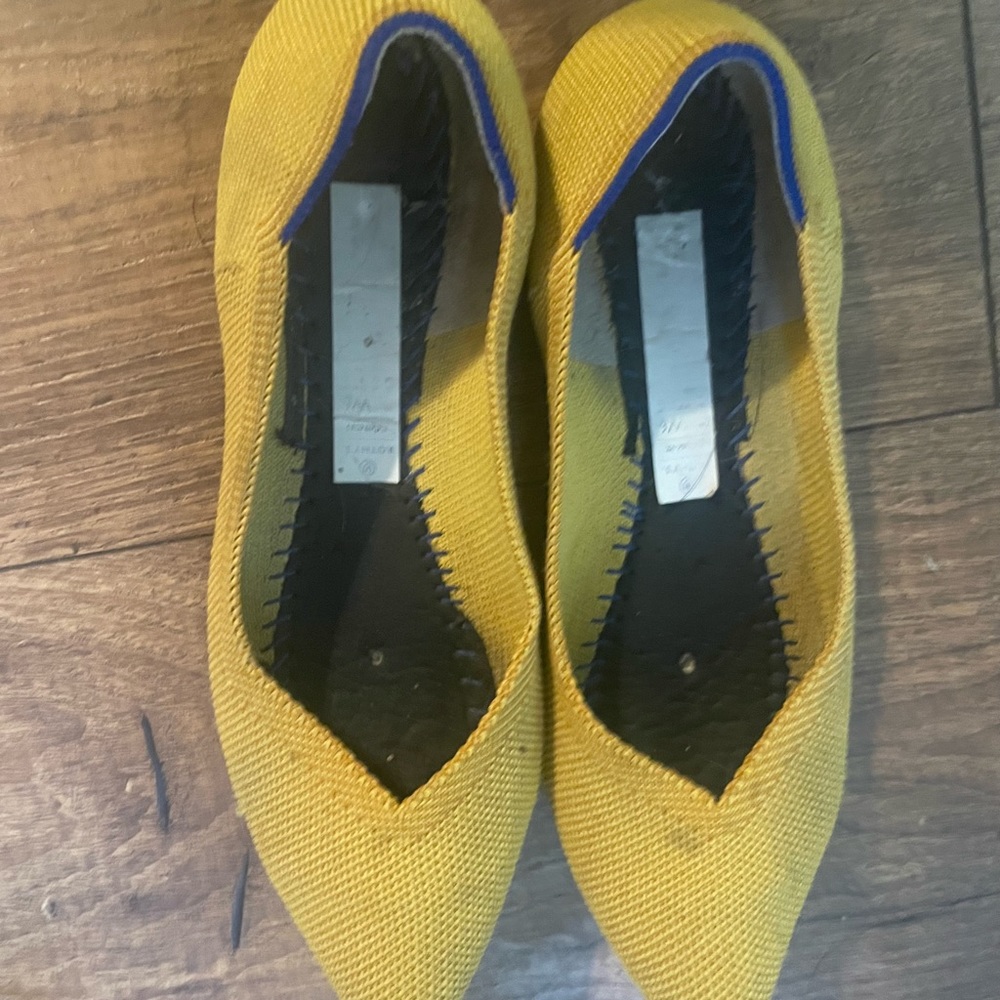 Pointy yellow Rothys size 6 - Picture 2 of 3